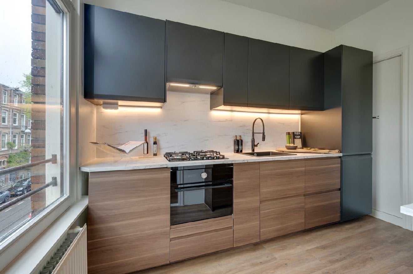 Moderne keuken met apparatuur, 3 jaar oud, Huis en Inrichting, Ophalen, Zwart, Enkelwandige keuken, Zo goed als nieuw
