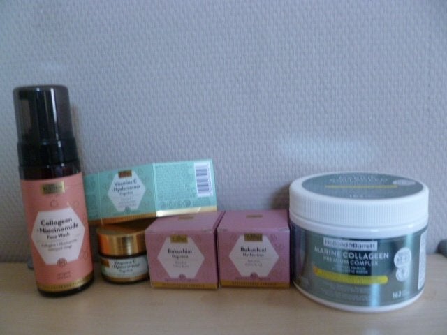 Gezichtsverzorging producten. Divers. De Tuinen / HB.