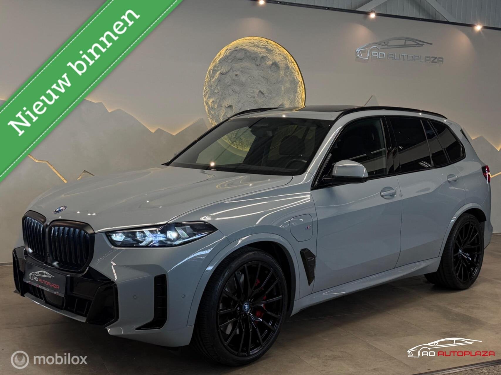 BMW X5 xDrive50e M Sport Panorama/H&K/Brooklyn grey/Massage, Auto's, Automaat, Dealer onderhouden, 2395 kg, Leder