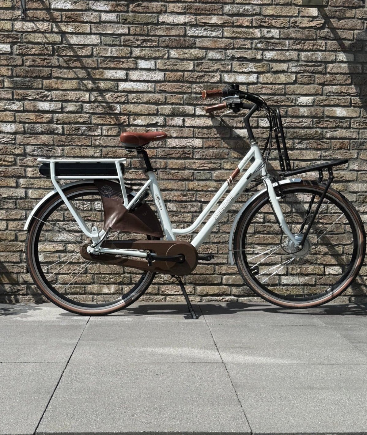 Transportfiets dames 28 inch wit elektrisch z.g.a.n., 50 tot 53 cm, Ophalen, Zo goed als nieuw, Overige merken