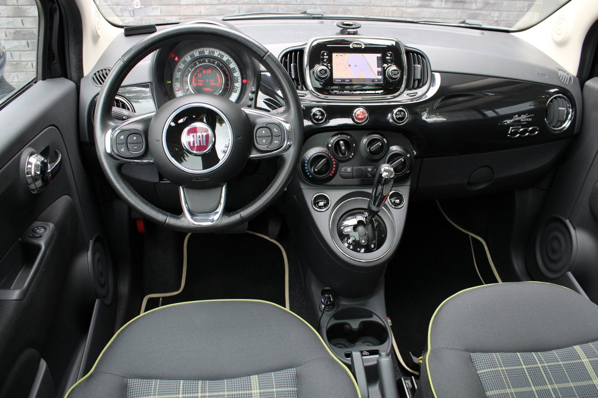 Fiat 500 1.2 Lounge, Navi, HUD light, LIMITED EDITION!, Auto's, Fiat, Stof, Gebruikt, 4 cilinders, Zwart