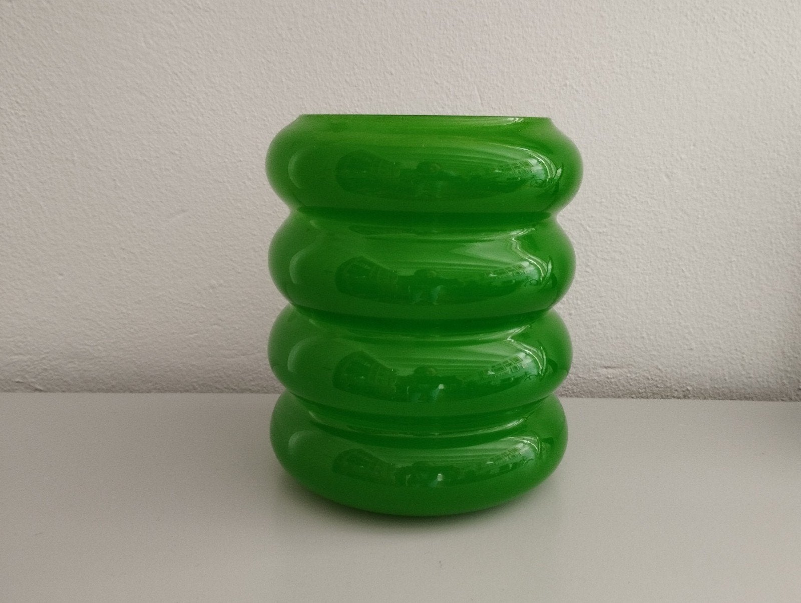Anne Nilsson vaas voor Ikea, Huis en Inrichting, Woonaccessoires | Vazen, Ophalen of Verzenden, Groen, 17 cm, Glas
