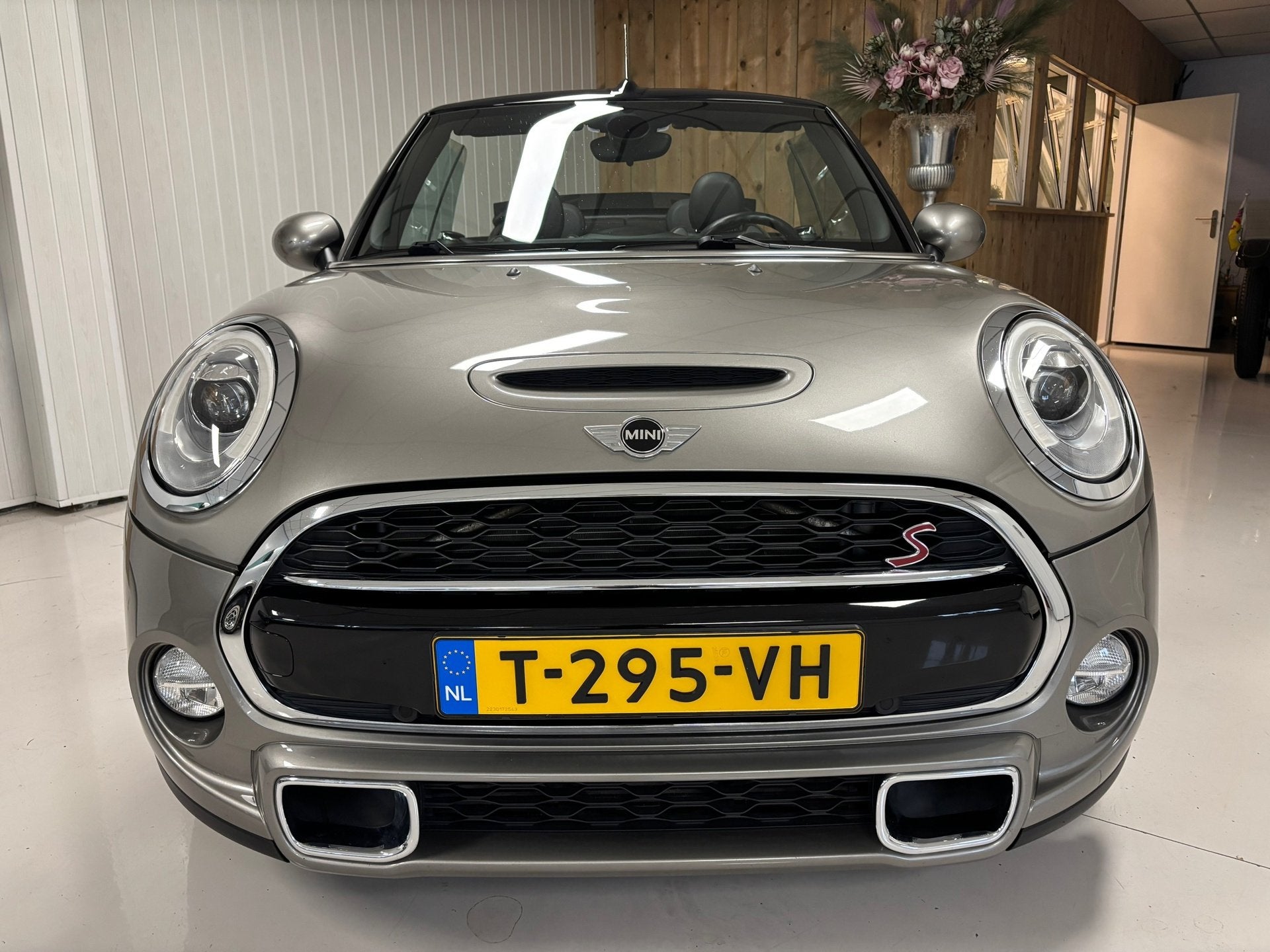 Mini Cabrio 2.0 Cooper S, CABRIO, 245PK, JCW UITVOERING, ZEE, Auto's, Voorwielaandrijving, 1998 cc, Gebruikt, 4 cilinders