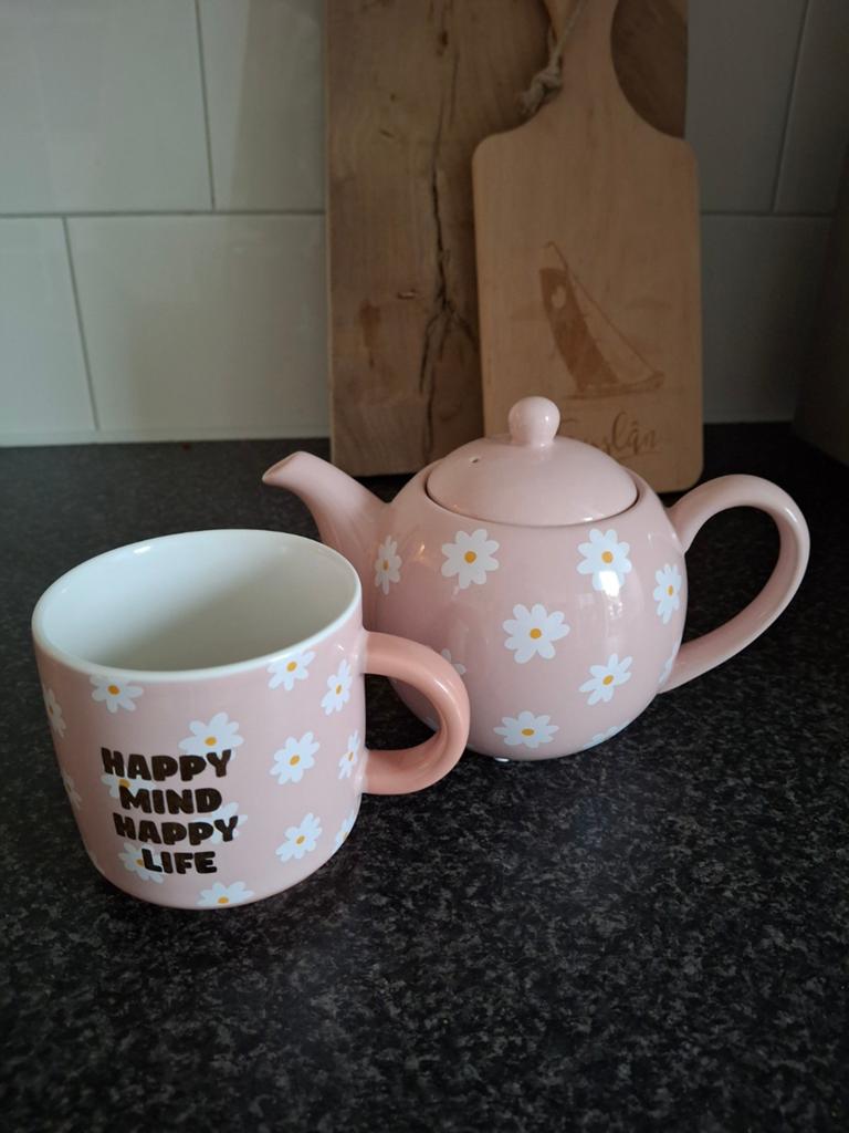 Roze theepot en mok met madeliefjes, Huis en Inrichting, Zo goed als nieuw, Roze, Steen/keramiek, Overige merken