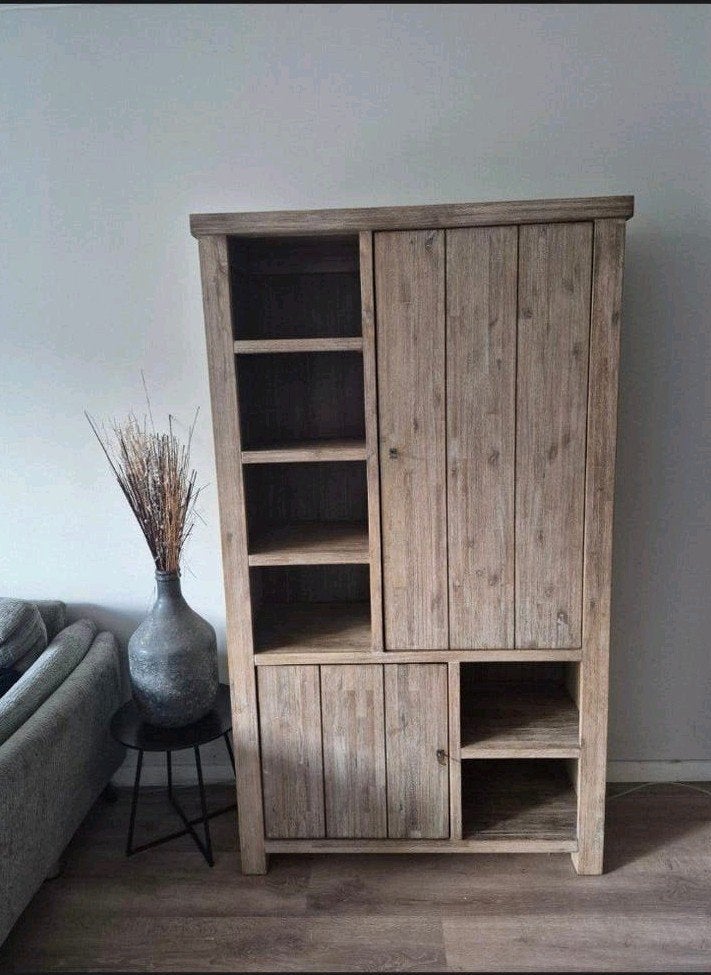 Acaciahouten kast 177x101x40,5 MOET NU WEG

Mooie, robuuste, Ophalen, Minder dan 150 cm, 150 tot 200 cm, 25 tot 50 cm