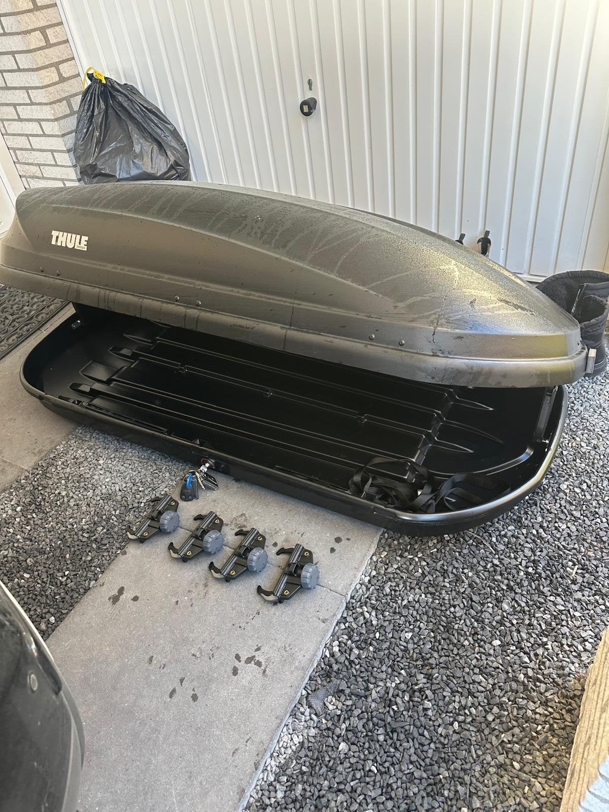 Thule Pacific promo 200 antraciet dakkoffer met dakdragers, Auto diversen, Ophalen, Gebruikt