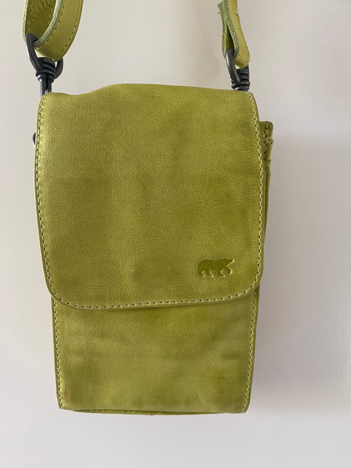 Mintgroen lederen schoudertasje / telefoontasje van Bear, Sieraden, Tassen en Uiterlijk, Tassen | Damestassen, Ophalen of Verzenden