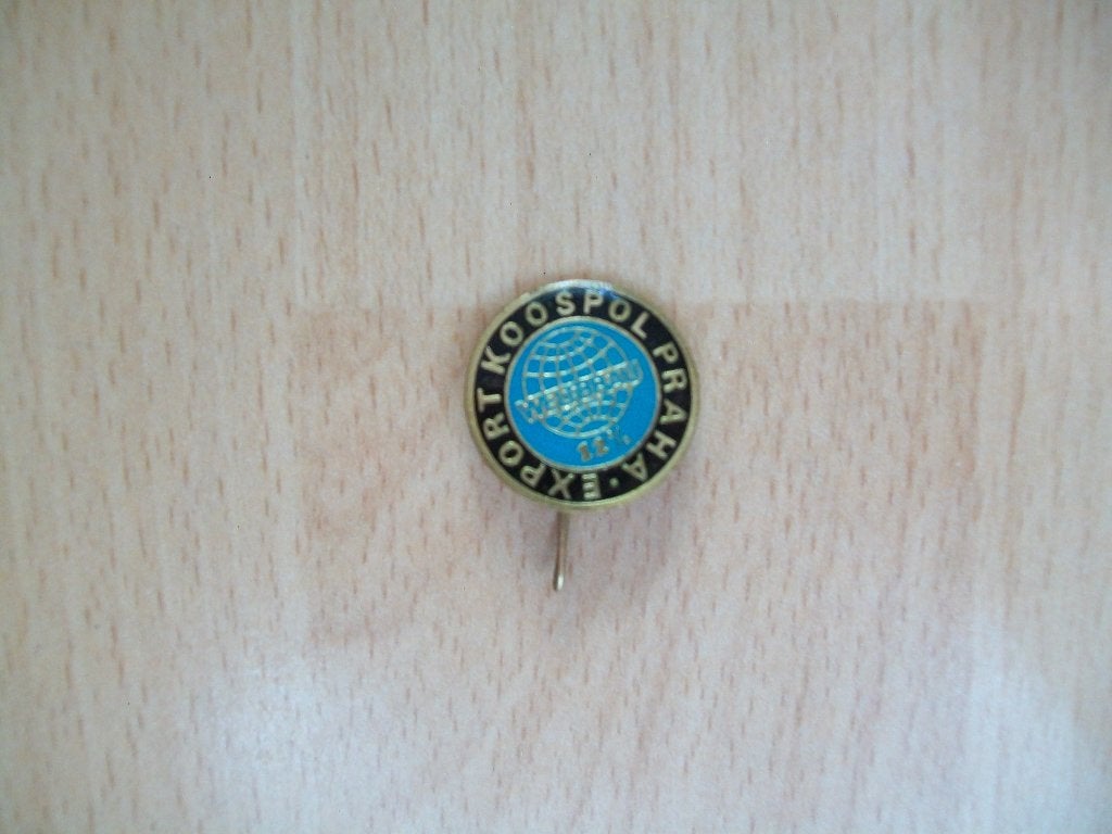 Oud speldje pin Tsjechoslowakije Koospol Export Praha Praag, Ophalen of Verzenden, Gebruikt, Overige onderwerpen, Speldje of Pin