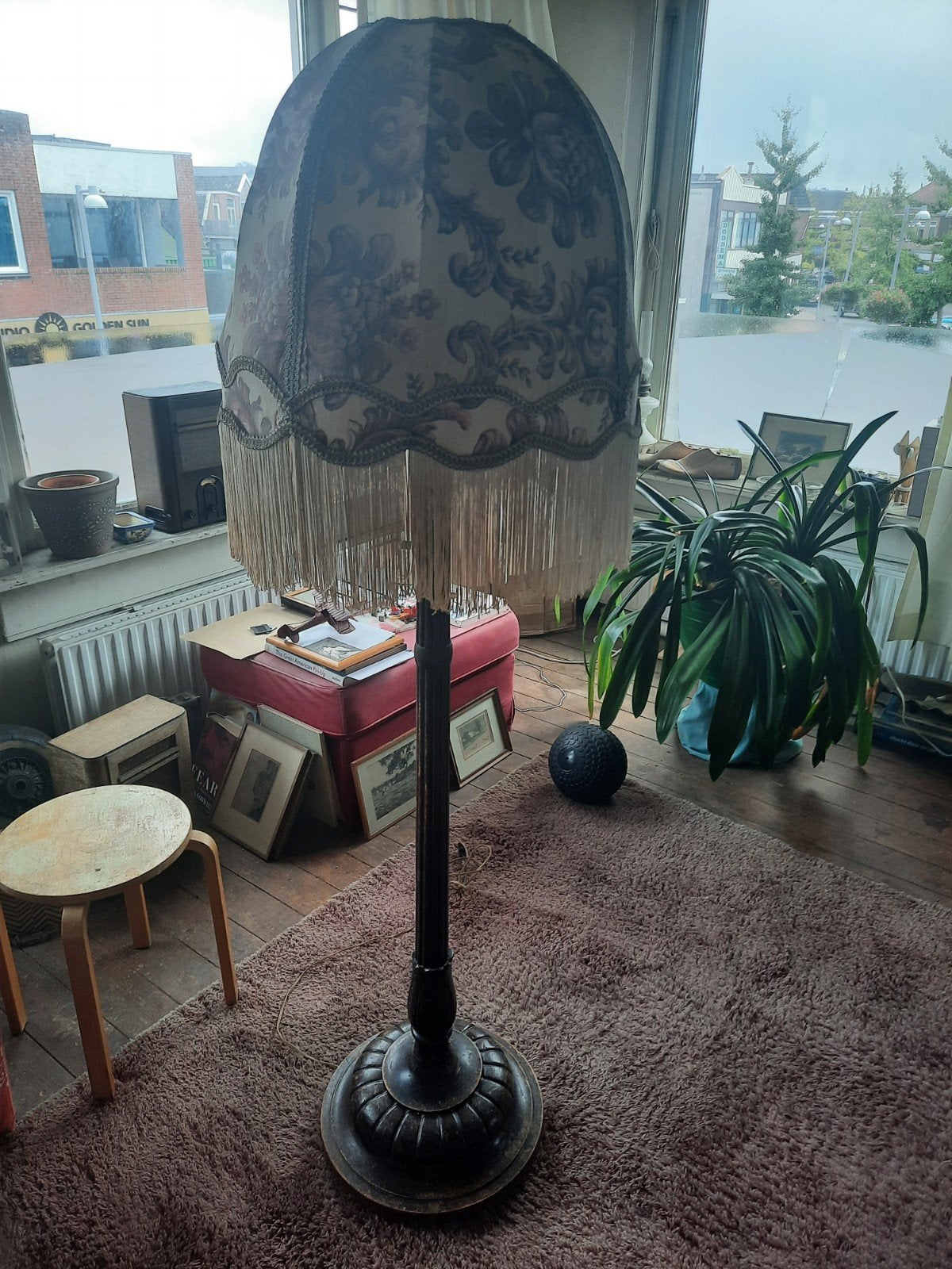 Antieke houten vloerlamp met stoffen kap, Ophalen