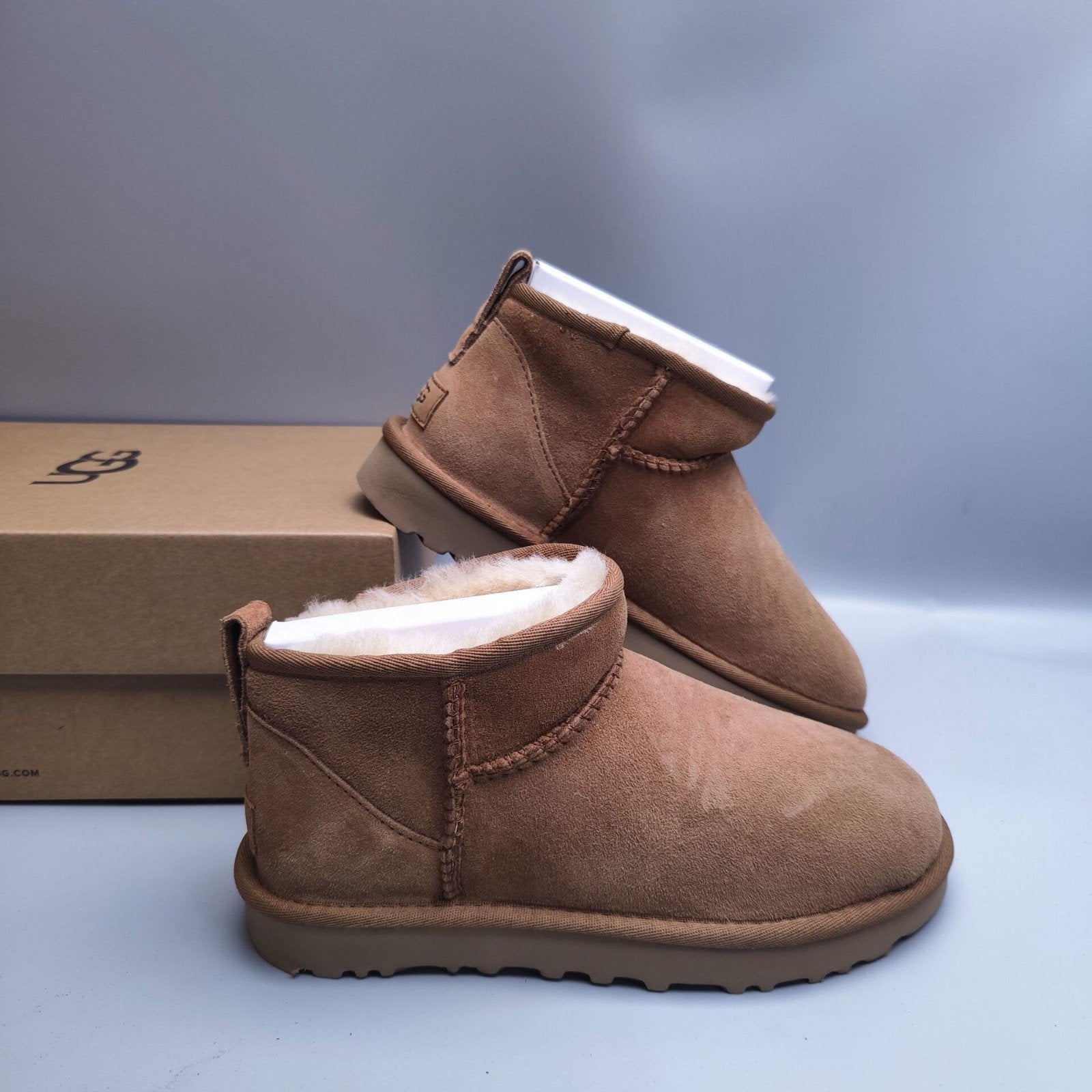 Uggs laarzen - Maat 39, nieuw met doos, Hoge laarzen, Bruin, Nieuw, Ophalen of Verzenden