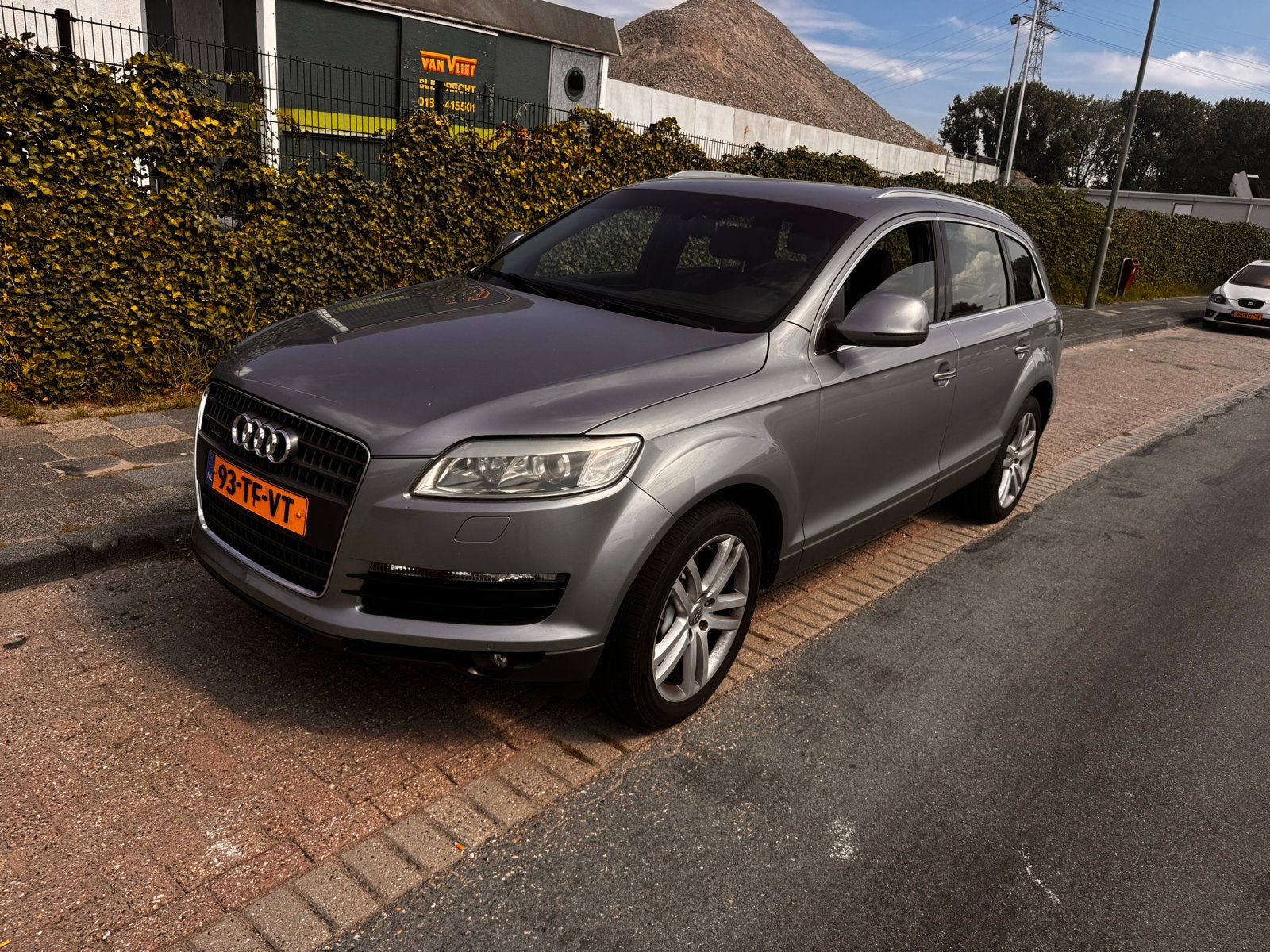 Audi Q7 4.2 V8 257KW Quattro Tiptronic 2006 Grijs, Automaat, Automatische klimaatregeling, 350 pk, 147 €/maand