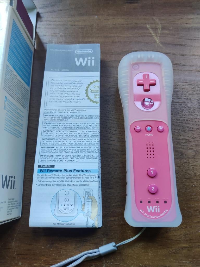 Roze Nintendo Wii Remote Plus Controller met MotionPlus, Spelcomputers en Games, Games | Nintendo Wii, 1 speler, Ophalen of Verzenden