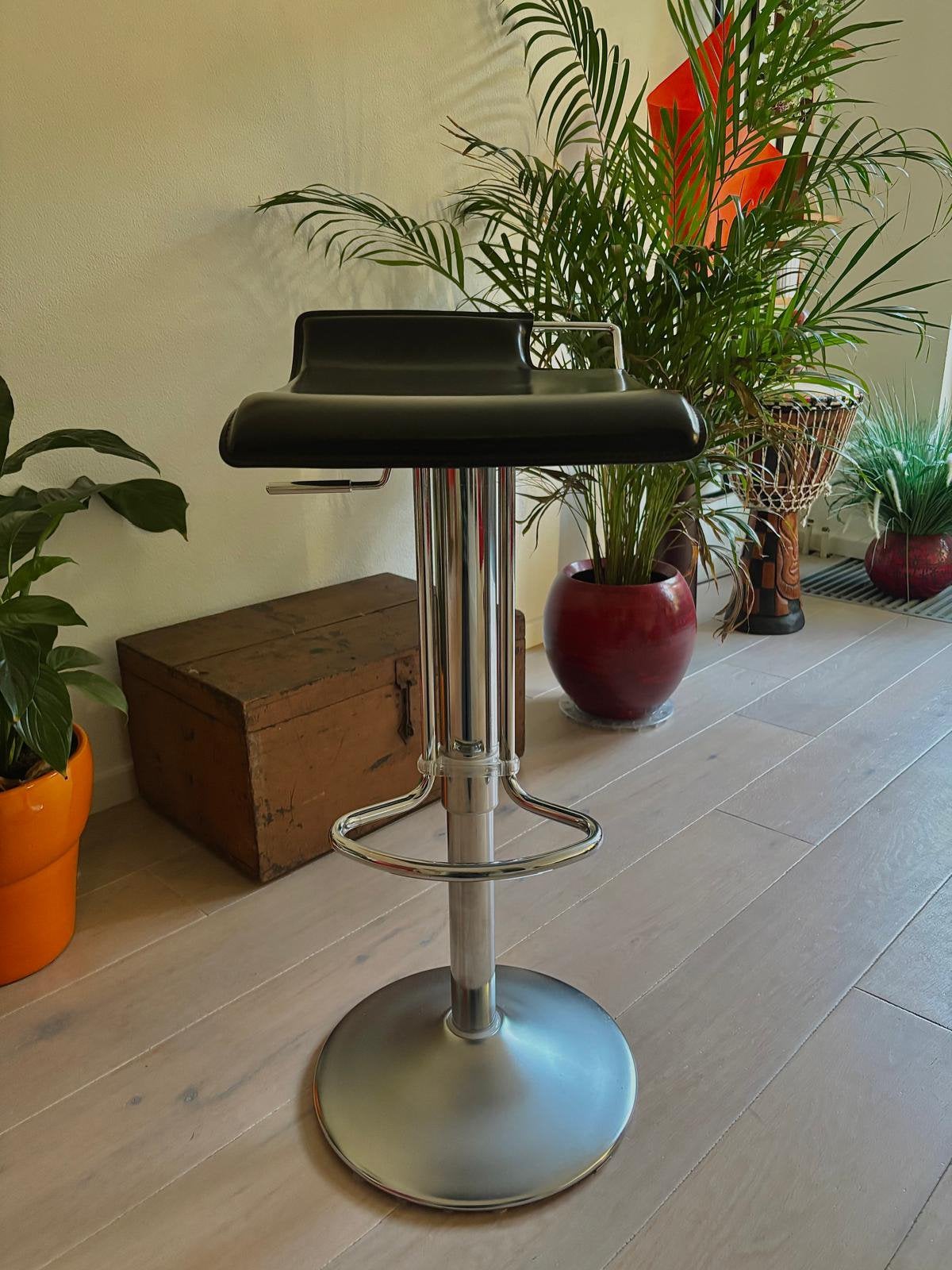 Set van 2 luxe Italiaanse design barkrukken, Ophalen, 60 tot 90 cm, Zo goed als nieuw, In hoogte verstelbaar