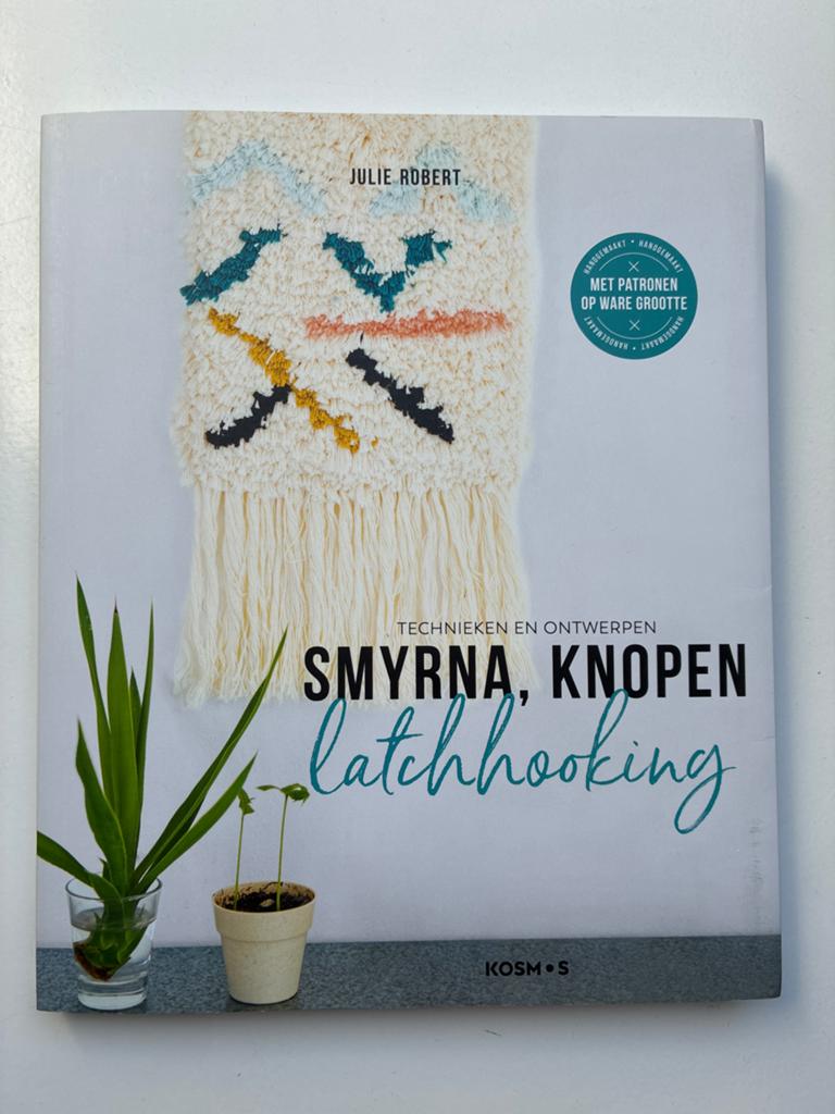 Smyrna, Knopen, Latchhooking - Julie Robert (Handwerkboek), Hobby en Vrije tijd, Ophalen of Verzenden, Zo goed als nieuw