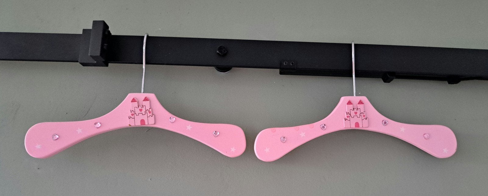 2 schattige roze meisjes kledinghangers 27 cm samen €5
Samen, Kinderen en Baby's, Ophalen of Verzenden