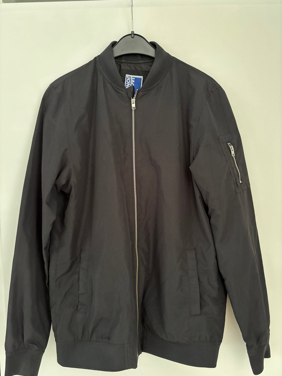Jack & Jones Zwarte Bomberjack Maat 176, Kinderen en Baby's, Kinderkleding | Maat 176, Ophalen of Verzenden, Gebruikt, Jongen