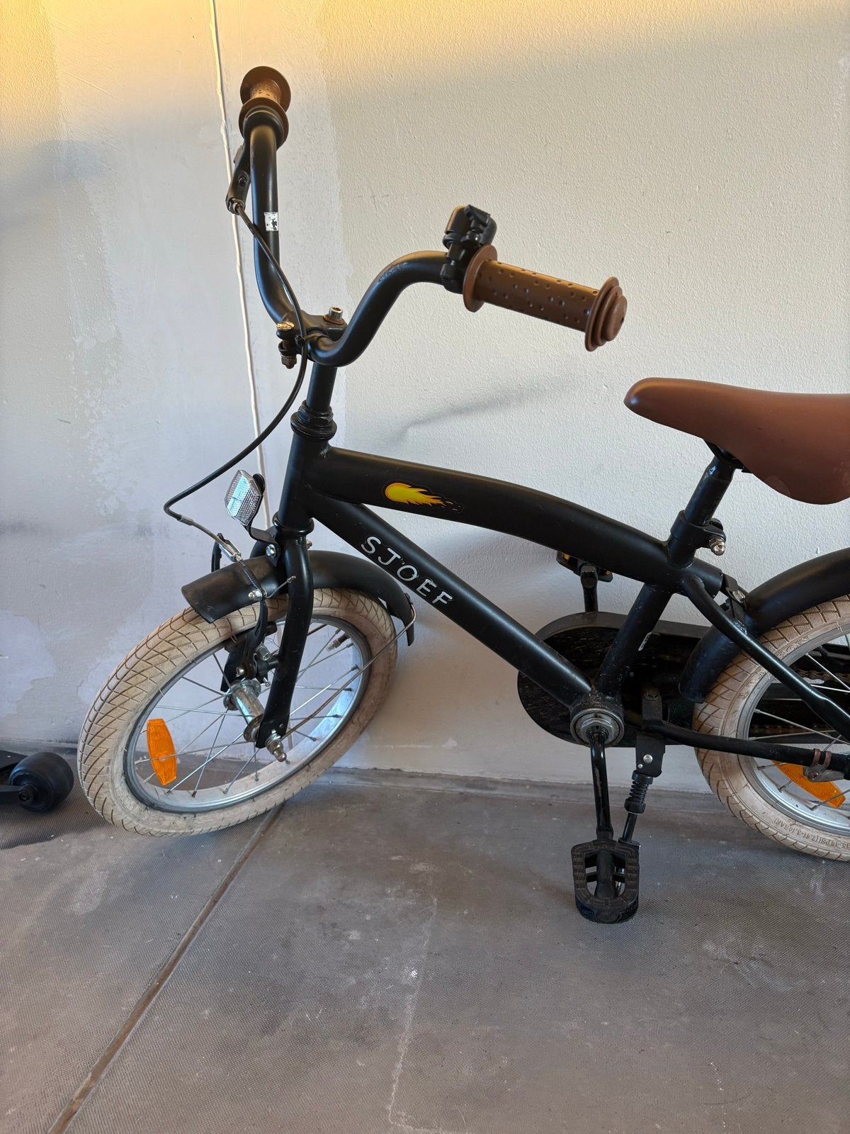 SJOEF Cruise jongensfiets - Matzwart met vlammen - 16 inch, Ophalen, Gebruikt, Overige merken