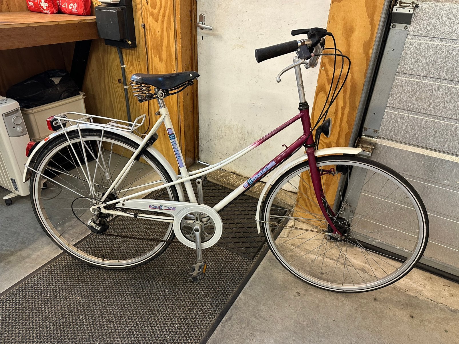 Raleigh frame 53 cm wiel 28 inch 6 versnelling, Fietsen en Brommers, Fietsen | Dames | Damesfietsen, 53 tot 56 cm, Ophalen, Zo goed als nieuw