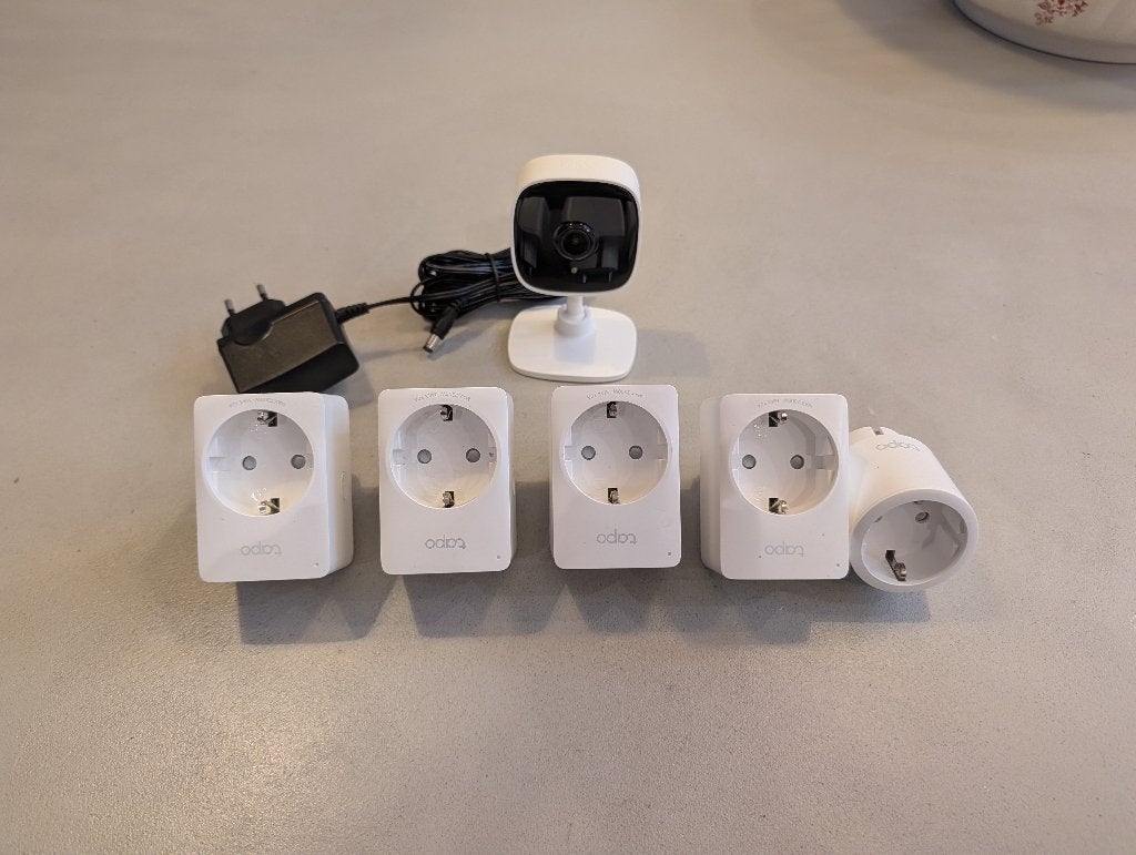 TP-Link Tapo C100 camera en P100 en P115 slimme stekkers, Ophalen of Verzenden, Zo goed als nieuw