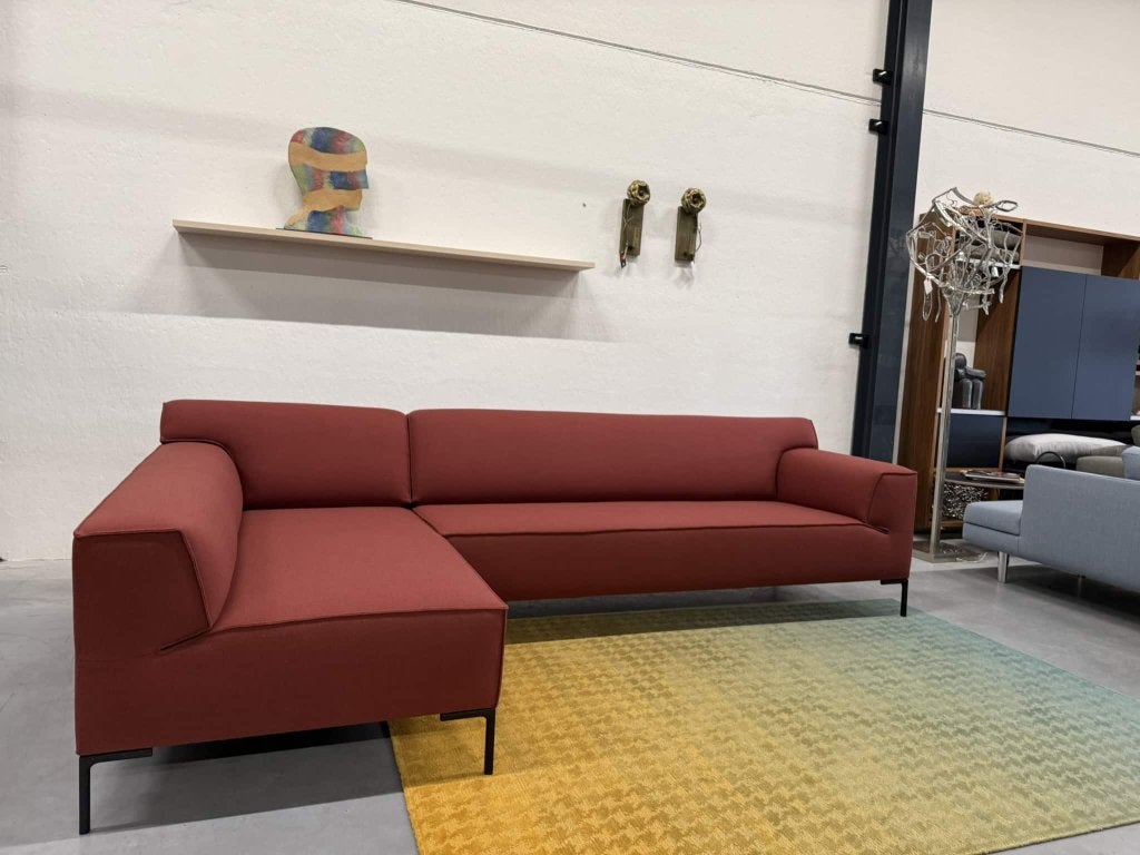 Nieuw Design on Stock Bloq Hoekbank Ploegwool rood bank 300, 250 tot 300 cm, Gompenstraat 15, Hoekbank, Ophalen of Verzenden