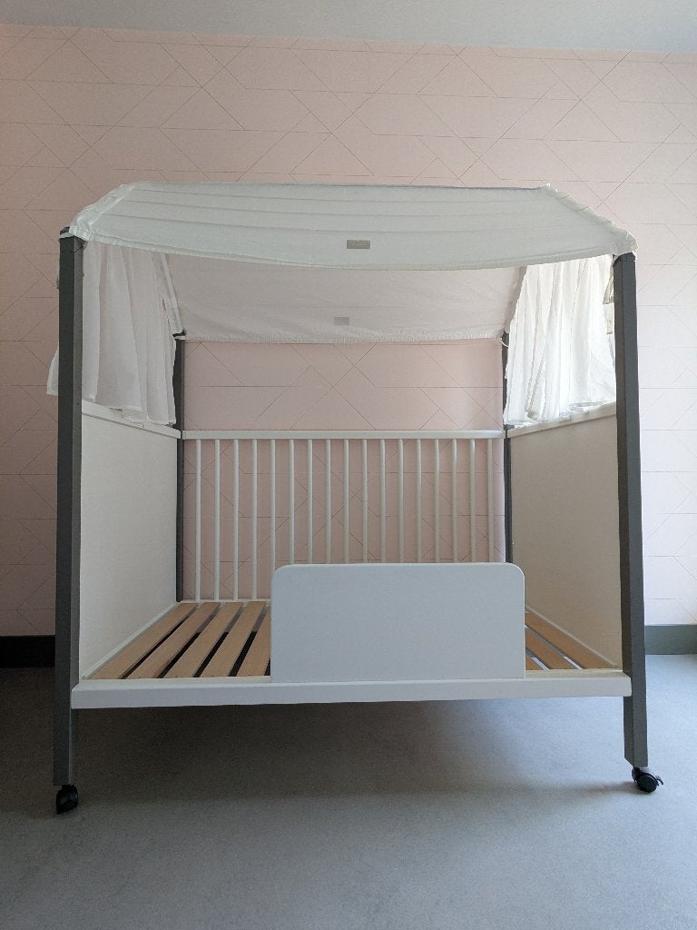 Stokke Home Ledikant - van geboorte t/m 5 jaar, Kinderen en Baby's, Ophalen, Zo goed als nieuw, Ledikant