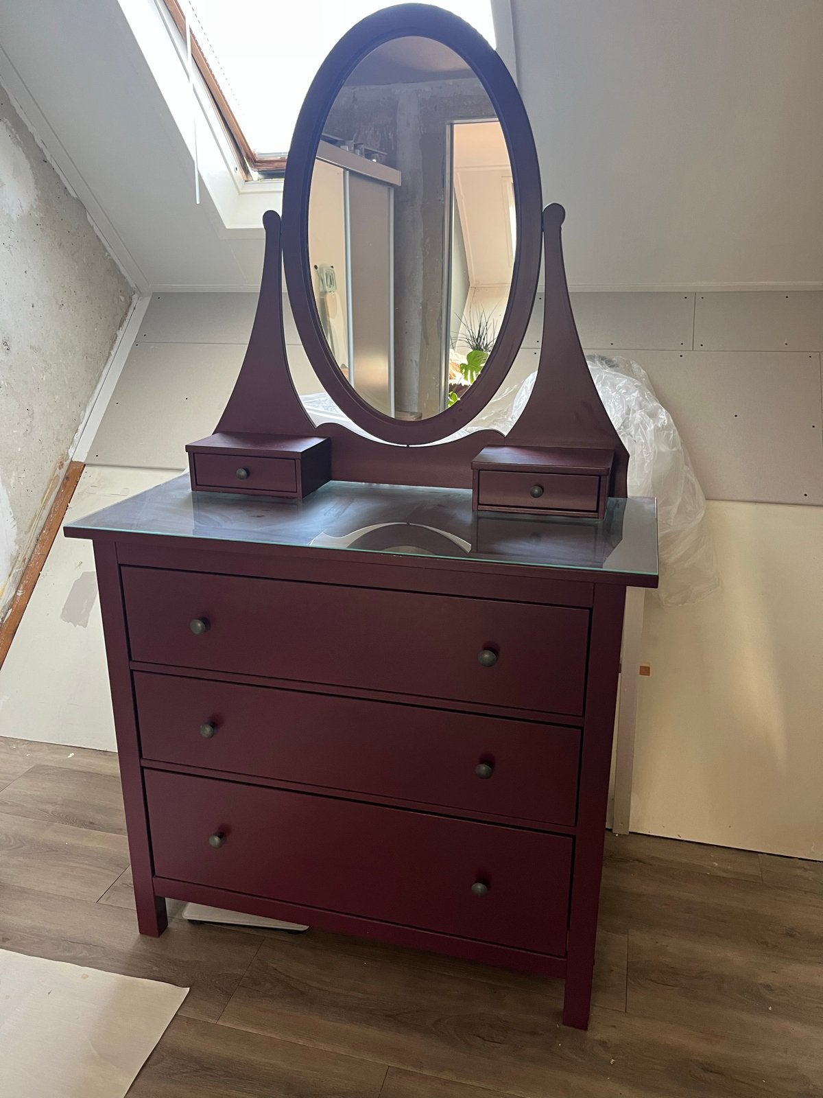 Ikea Hemnes Kaptafel Bordeauxrood met Spiegel, Ophalen, Gebruikt