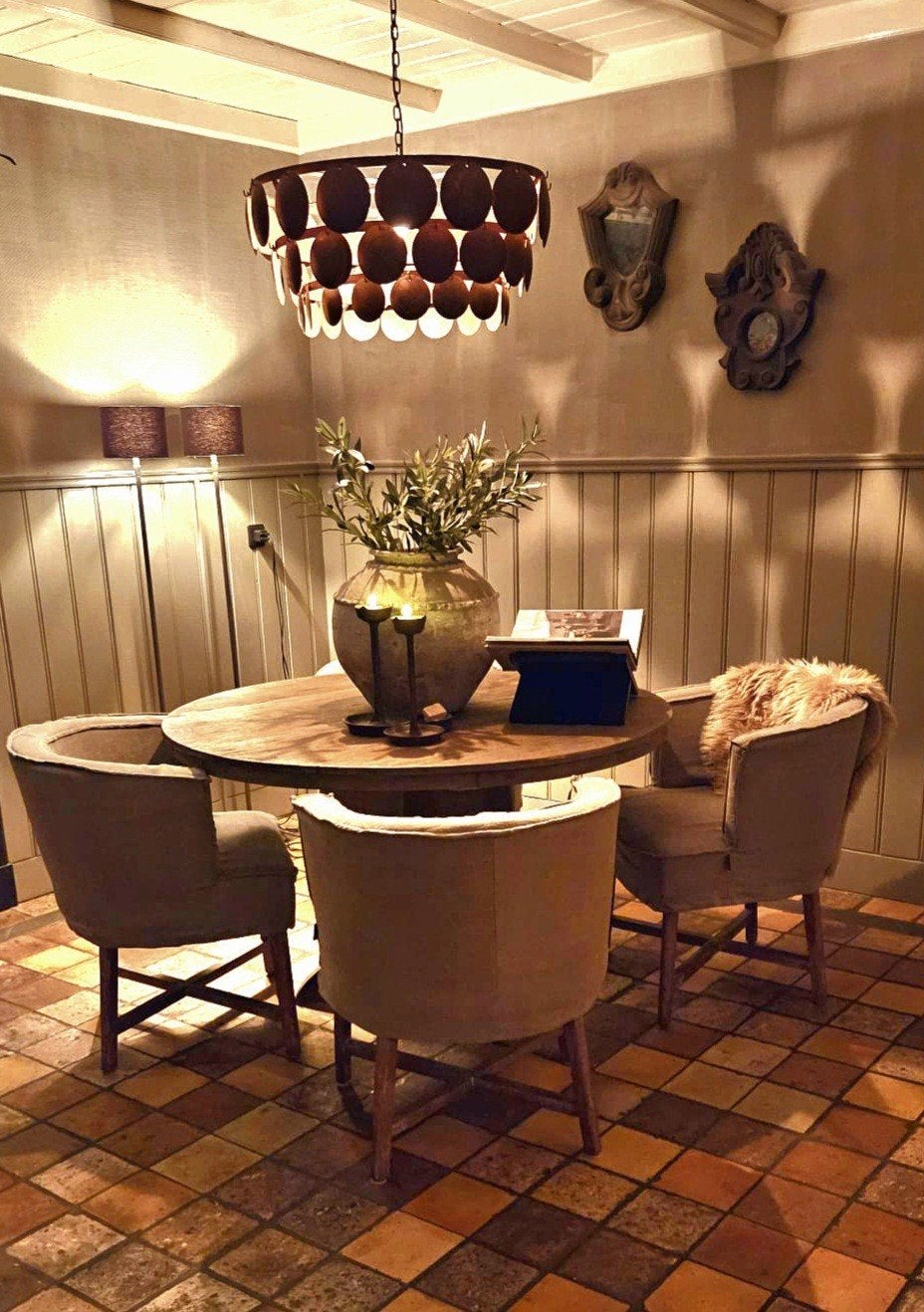 Aura peeperkorn tafel met stoelen, Huis en Inrichting, Tafels | Eettafels, Ophalen