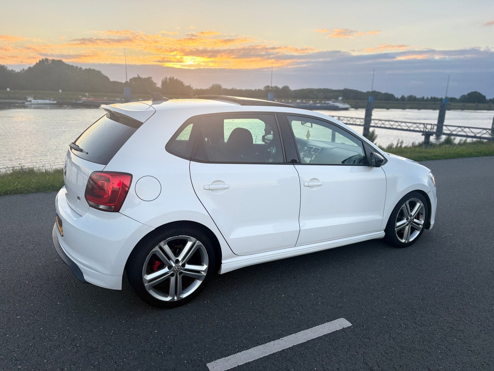 Volkswagen Polo 1.6 TDI R-Line 77KW 5D 2012 Wit, Voorwielaandrijving, Stof, Zwart, Bi-Xenon koplampen