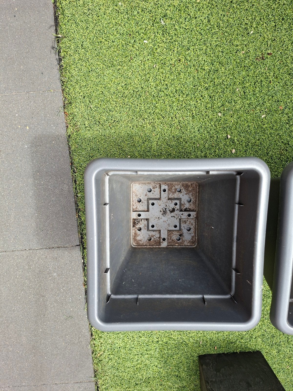 2x Grote vierkante plantenbakken met schotel, Kunststof, Gebruikt, Vierkant, Balkon