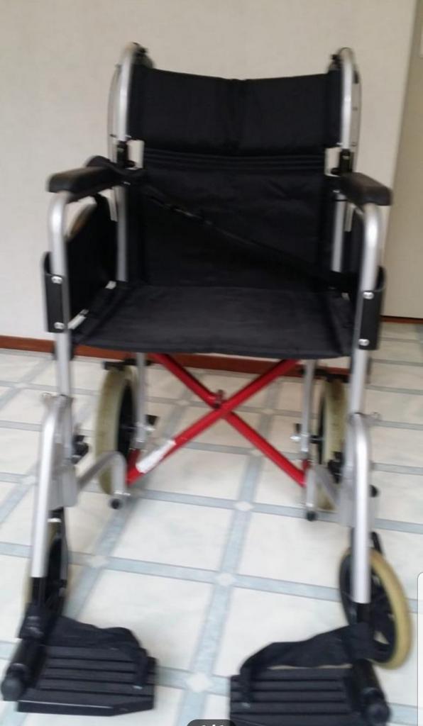 Nieuw rolstoel inklapbaar heel  lichtgewicht, Diversen, Rolstoelen, Ophalen of Verzenden, Inklapbaar, Zo goed als nieuw, Duwrolstoel