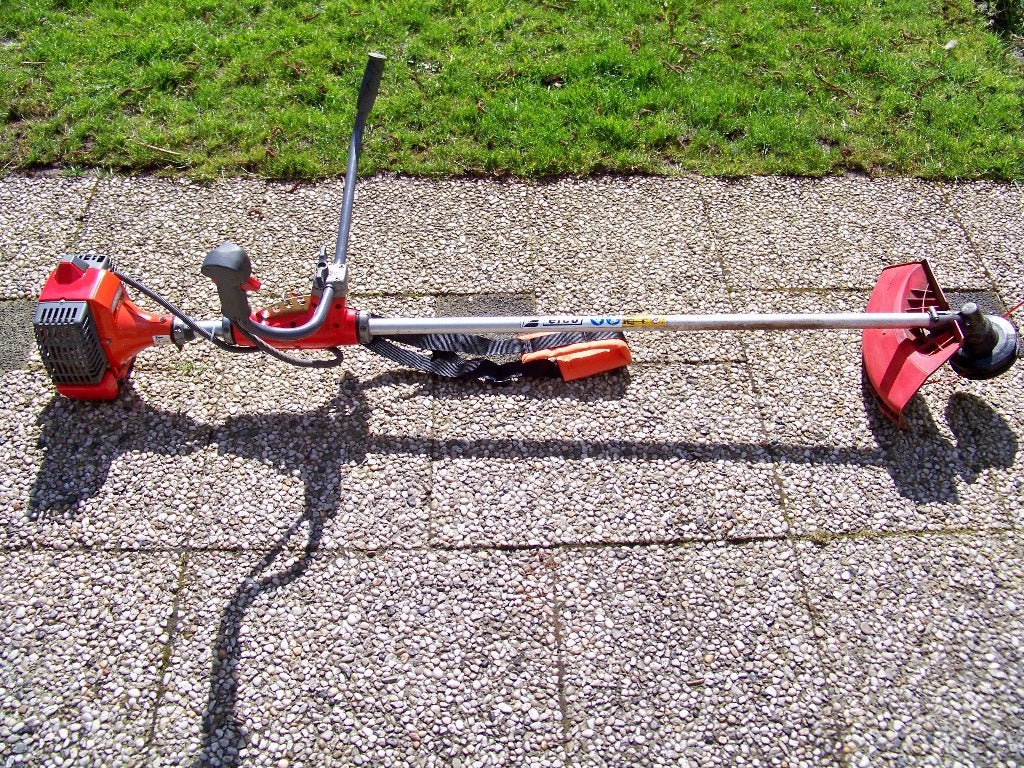 2-takt bosmaaier Efco 8400 met draadkop en draagband, Ophalen, Benzine, Gebruikt, Efco