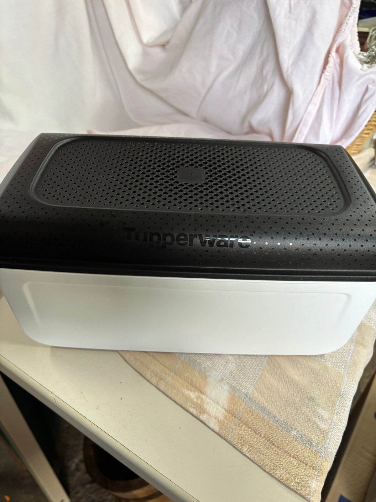 Tupperware Brooddoos - Wit/Zwart met Ventilatie, Bewaardoos, Wit, Ophalen of Verzenden, Zo goed als nieuw