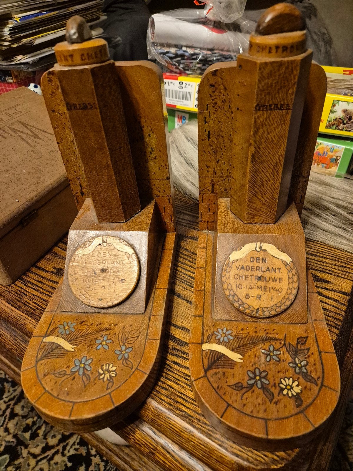 Unieke houten boekensteunen - 'Den Vaderlant Getrouwe', Antiek en Kunst, Antiek | Woonaccessoires, Ophalen