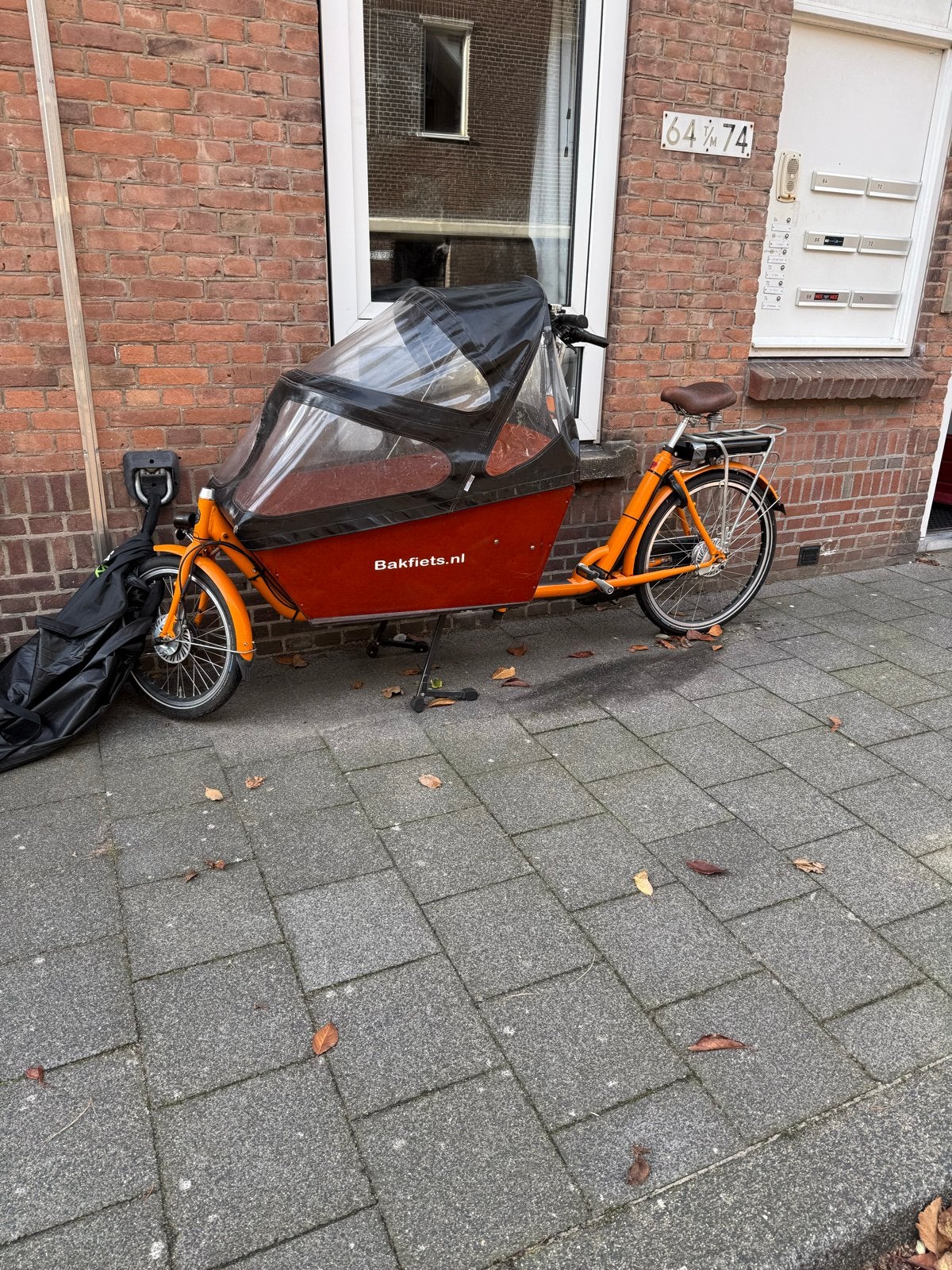 Bakfiets met nieuwe accu en kinderbankje, Gebruikt, Elektrisch, 2 kinderen, Ophalen