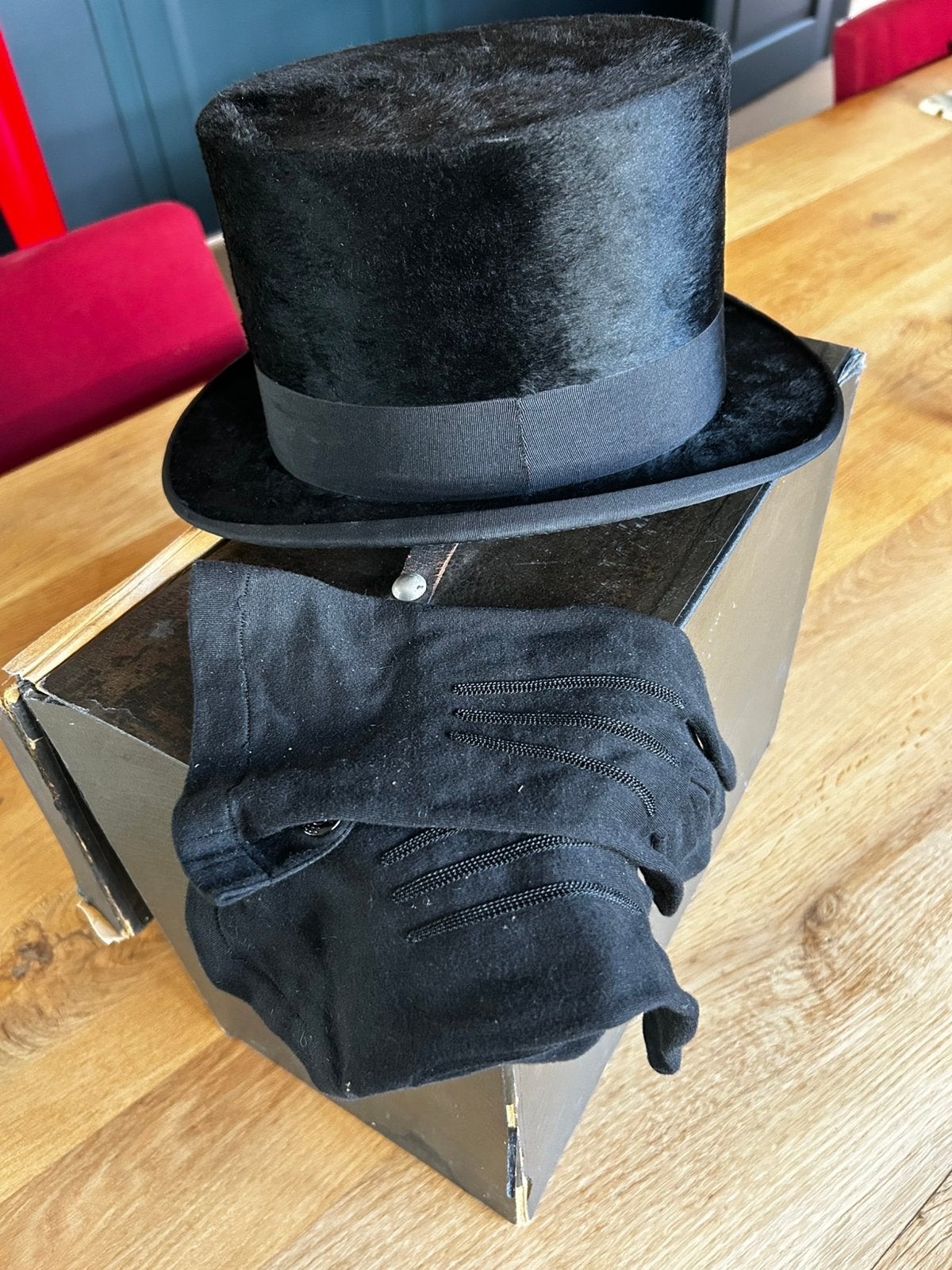 Klassieke hoge hoed met handschoenen en opbergdoos, Ophalen of Verzenden, Gedragen, Hoed