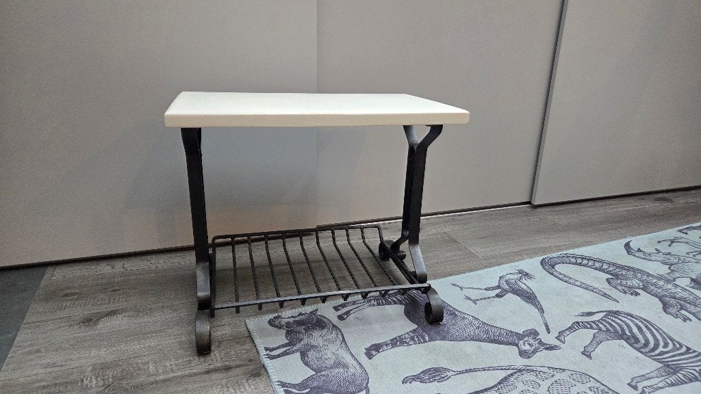 Bijzettafeltje met gietijzeren onderstel, Huis en Inrichting, Overige materialen, Minder dan 55 cm, Geen idee hoe je deze stijl zou moeten noemen.