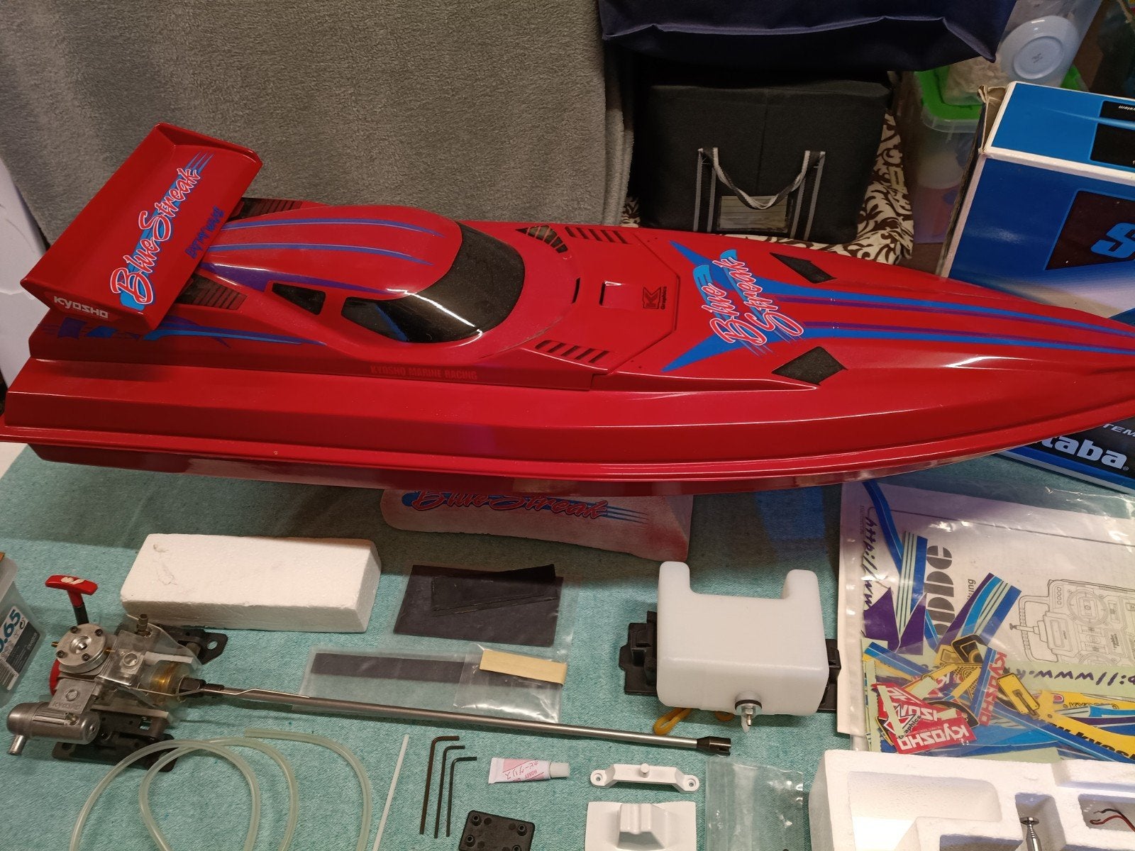 Kyosho BlueStreak 800 RC Raceboot - Nieuw in Doos, Ophalen, Zo goed als nieuw