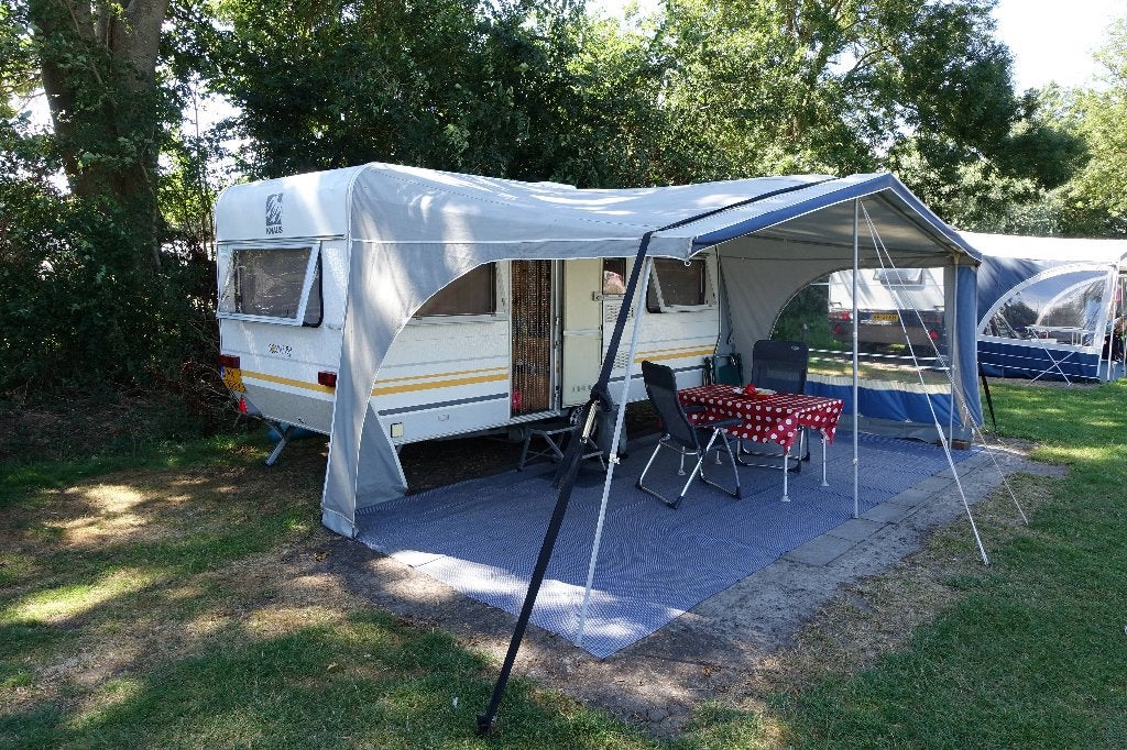 Ideale Knaus gezinscaravan met afsluitbare kinderkamer, Rondzit, 750 - 1000 kg, Particulier, Overige typen