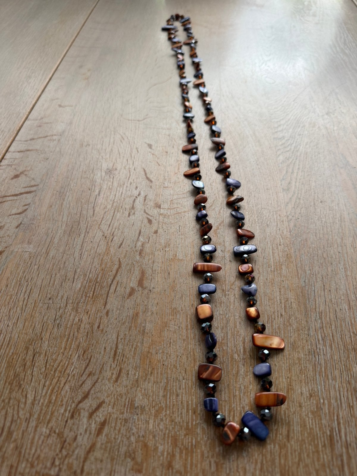 Lange ketting met vnl schelpkralen, Verzenden, Zo goed als nieuw, Overige materialen