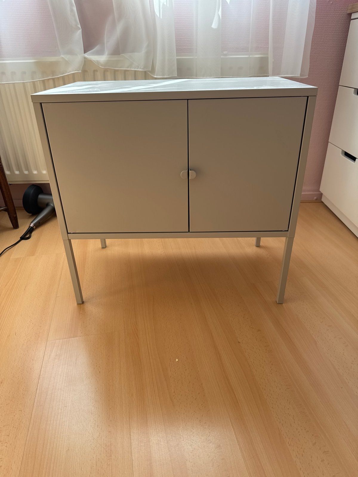 Metalen grijs kastje Lixhult (Ikea) met twee deuren, Huis en Inrichting, Ophalen, Gebruikt