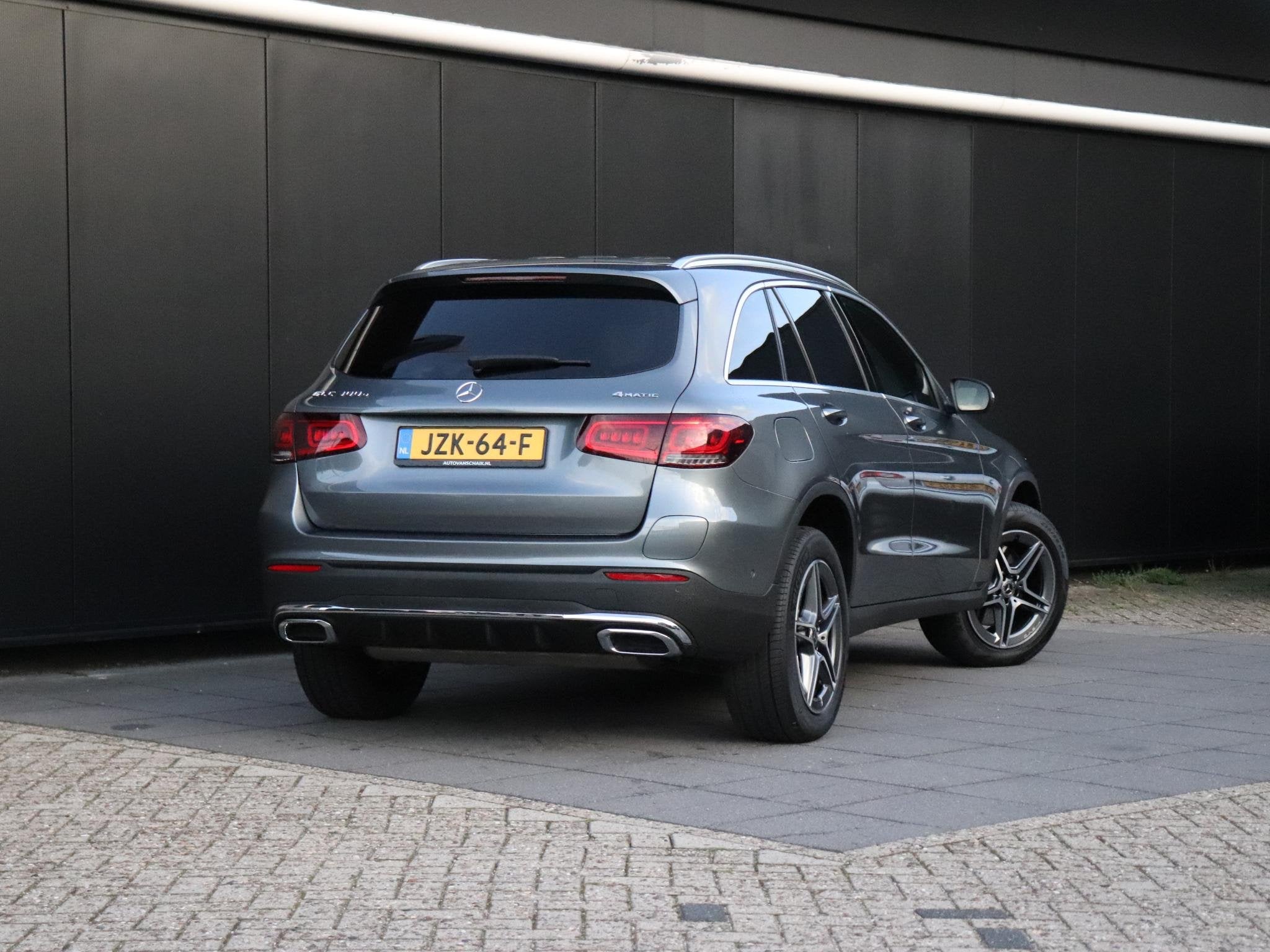 Mercedes-Benz GLC-klasse 300e 4MATIC Premium Plus | LEDER |, Auto's, Automaat, 14 kWh, Gebruikt, 4 cilinders