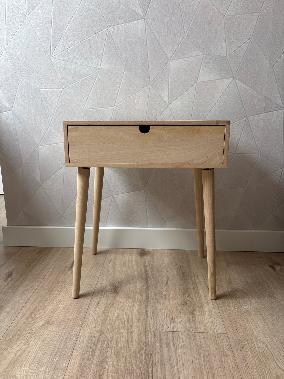 Houten nachtkastje met lade -  JYSK, Huis en Inrichting, Ophalen, 55 tot 70 cm, Zo goed als nieuw, 45 tot 65 cm