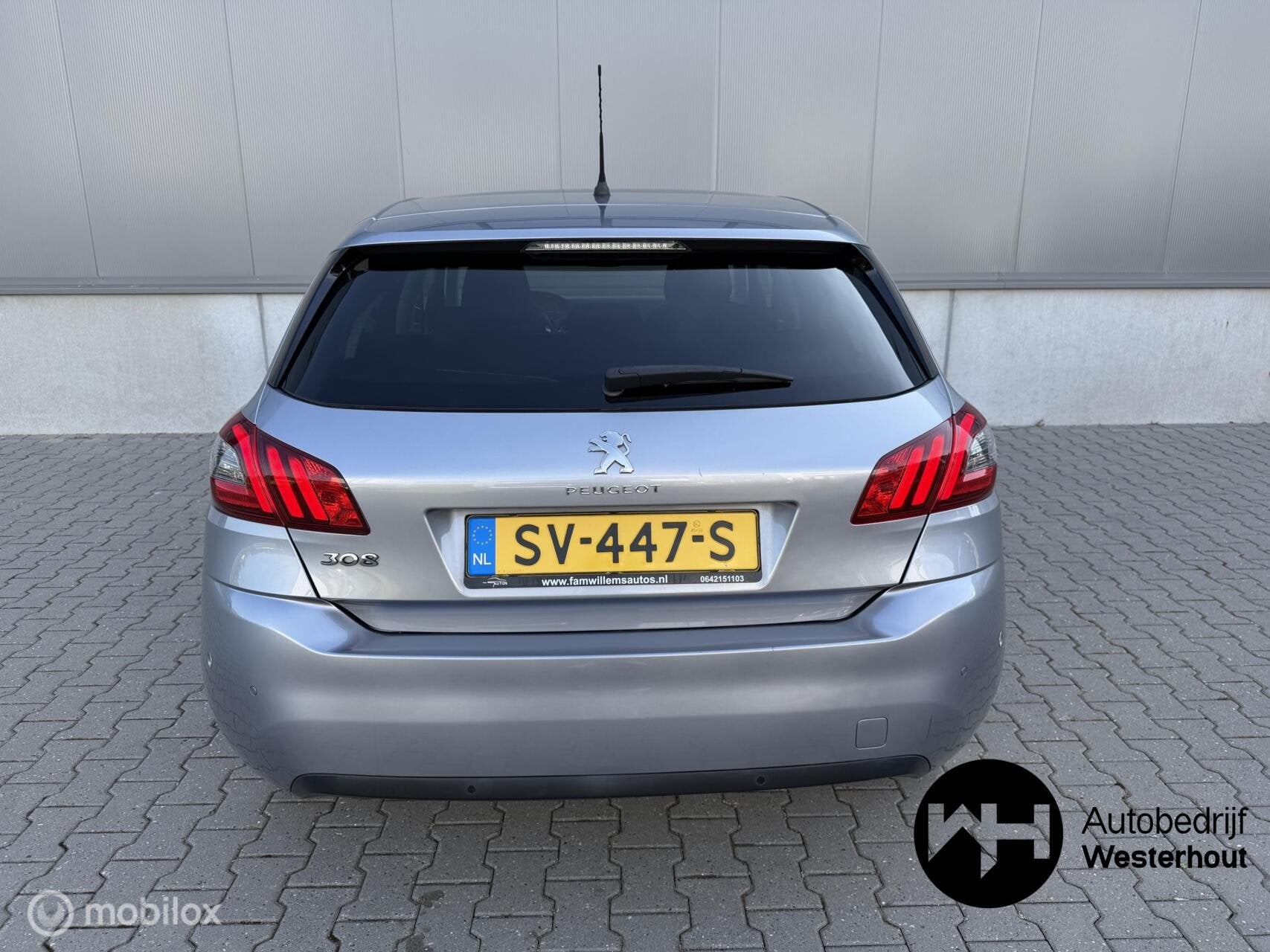 Foto 10 van Peugeot 308 1.2 PureTech Blue Lease Executive|PANO|LINE ASSI