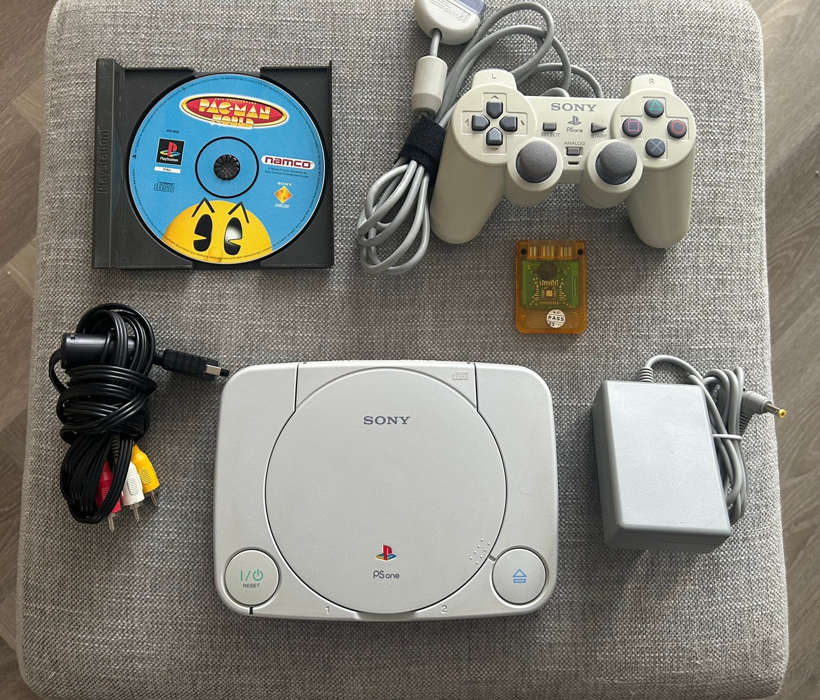 Sony PSONE Spelcomputer / SCPH-102 / Playstation 1 / PS1 ps1, Ophalen of Verzenden, Zo goed als nieuw, Met 2 controllers