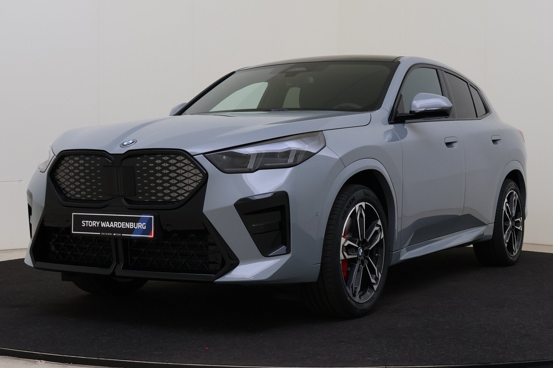 BMW iX2 xDrive30 M Sport / Panoramadak / Sportstoelen / Acht