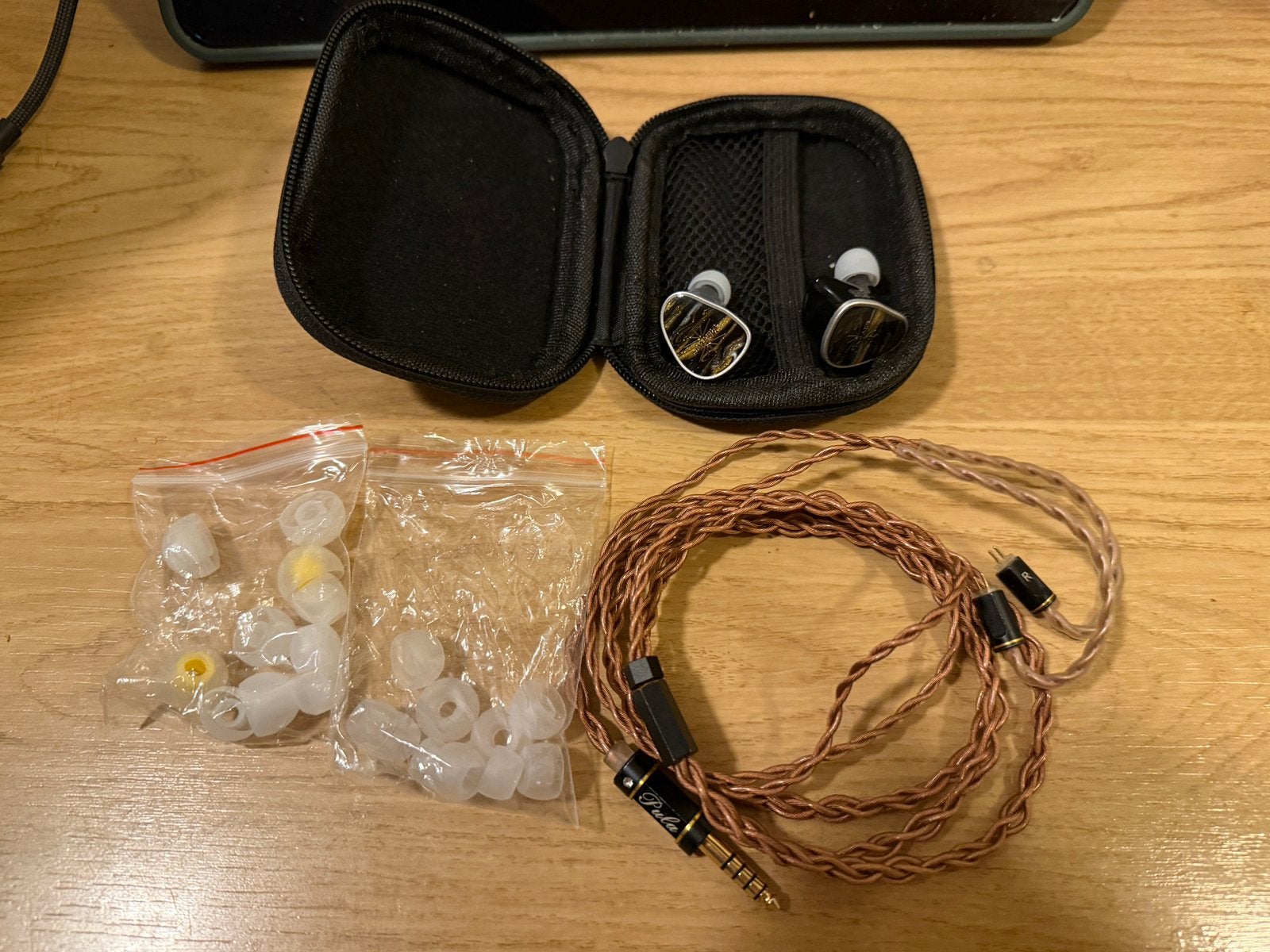 Kiwi Ears Etude zgan In Ear Monitors / IEM Premium kabel!, In-ear, Zo goed als nieuw, Draagtas/etui, Zwart