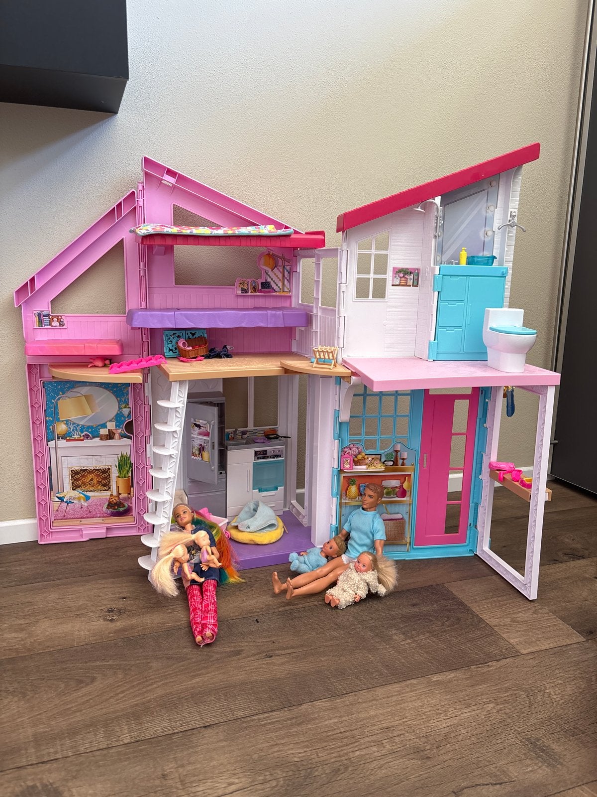 Barbie Droomhuis met Accessoires en Poppen, Ophalen of Verzenden, Gebruikt, Poppenhuis