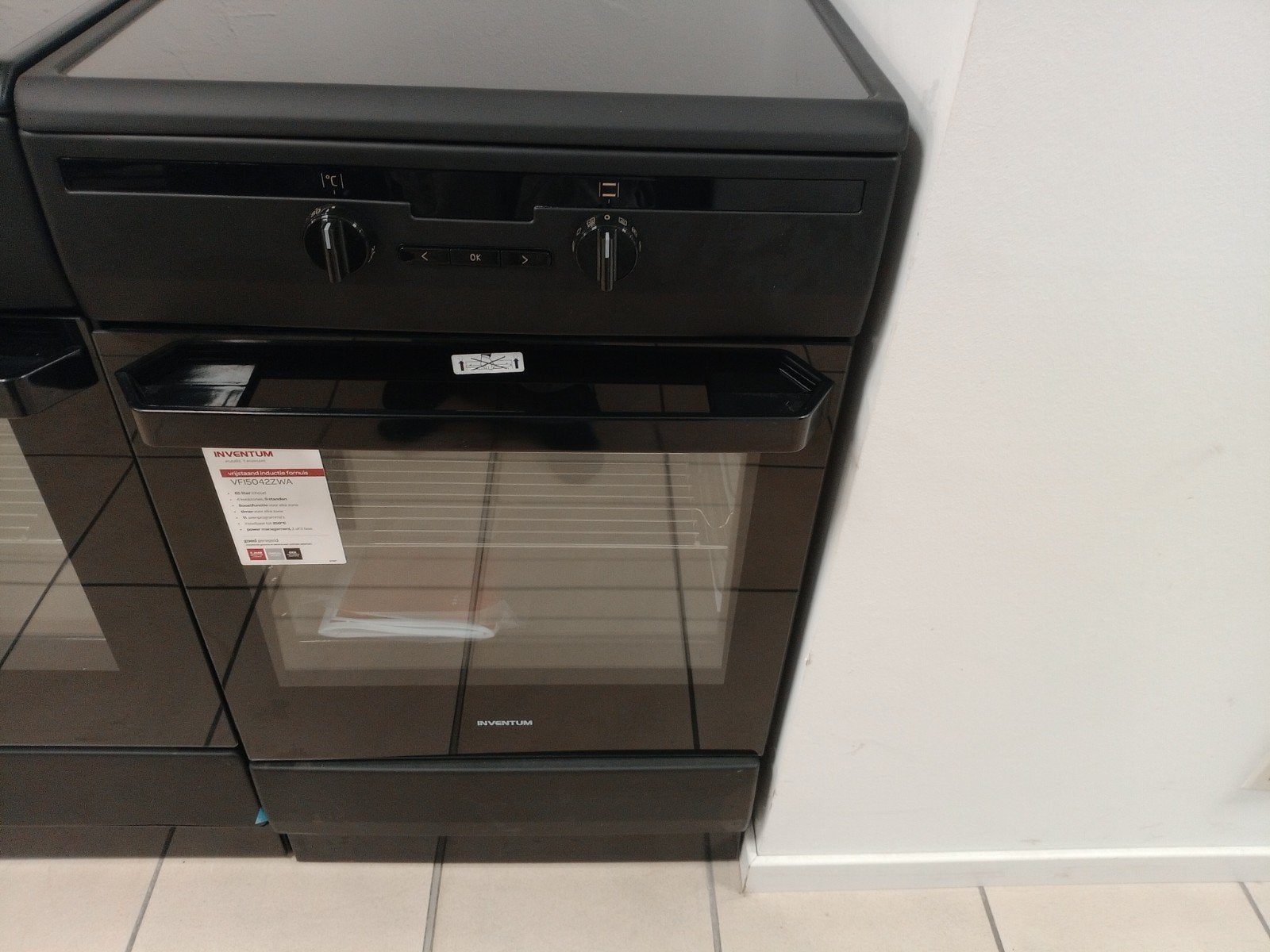 Zwart Inductie Fornuis 50 cm Breed  B-keus, Ophalen, Hete lucht, Nieuw, 4 kookzones
