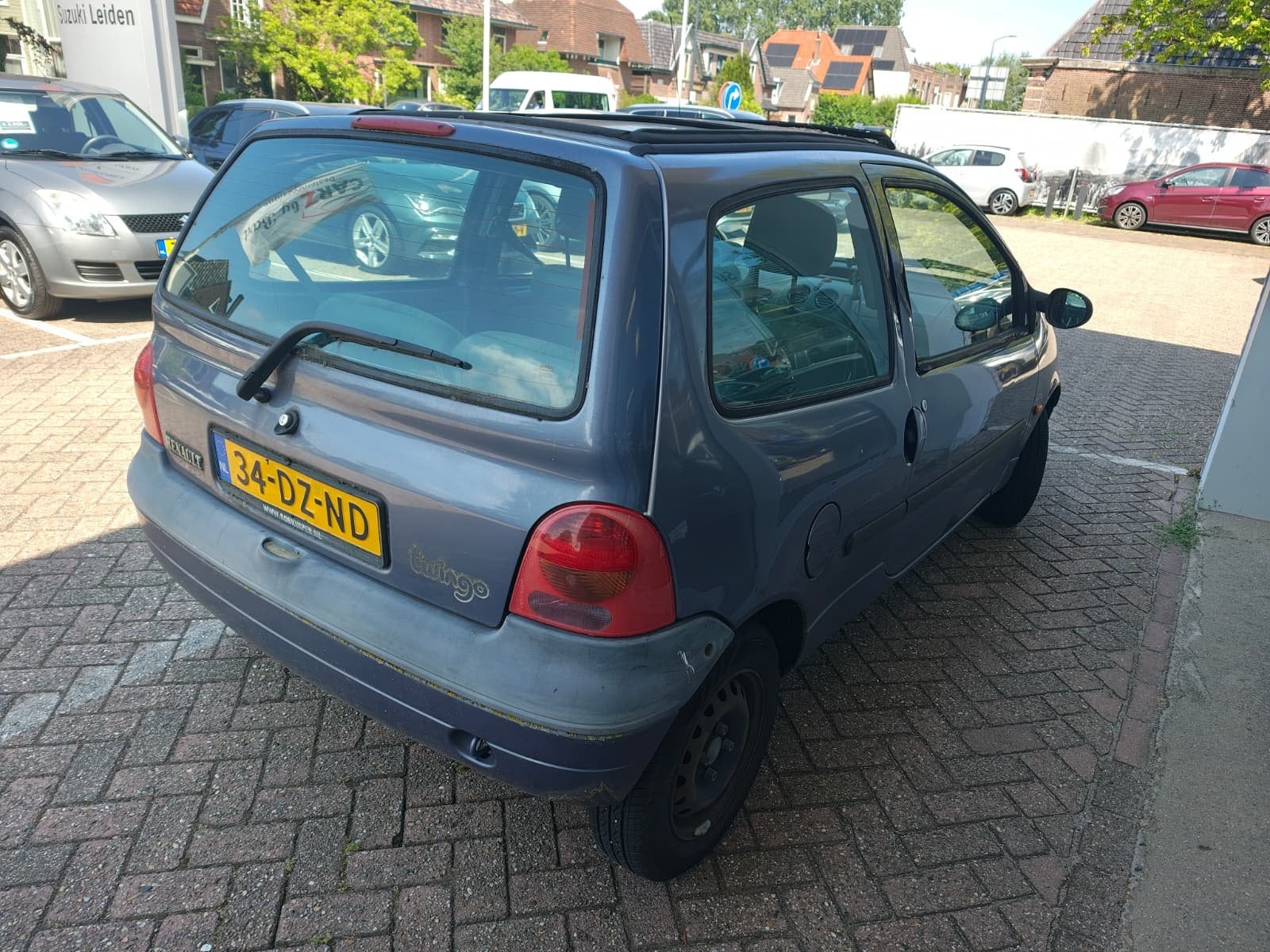 Renault Twingo 1.2 AIR met APK tot 30-10 (bj 2000), Auto's, Oldtimers, Voorwielaandrijving, Elektrische ramen, Origineel Nederlands