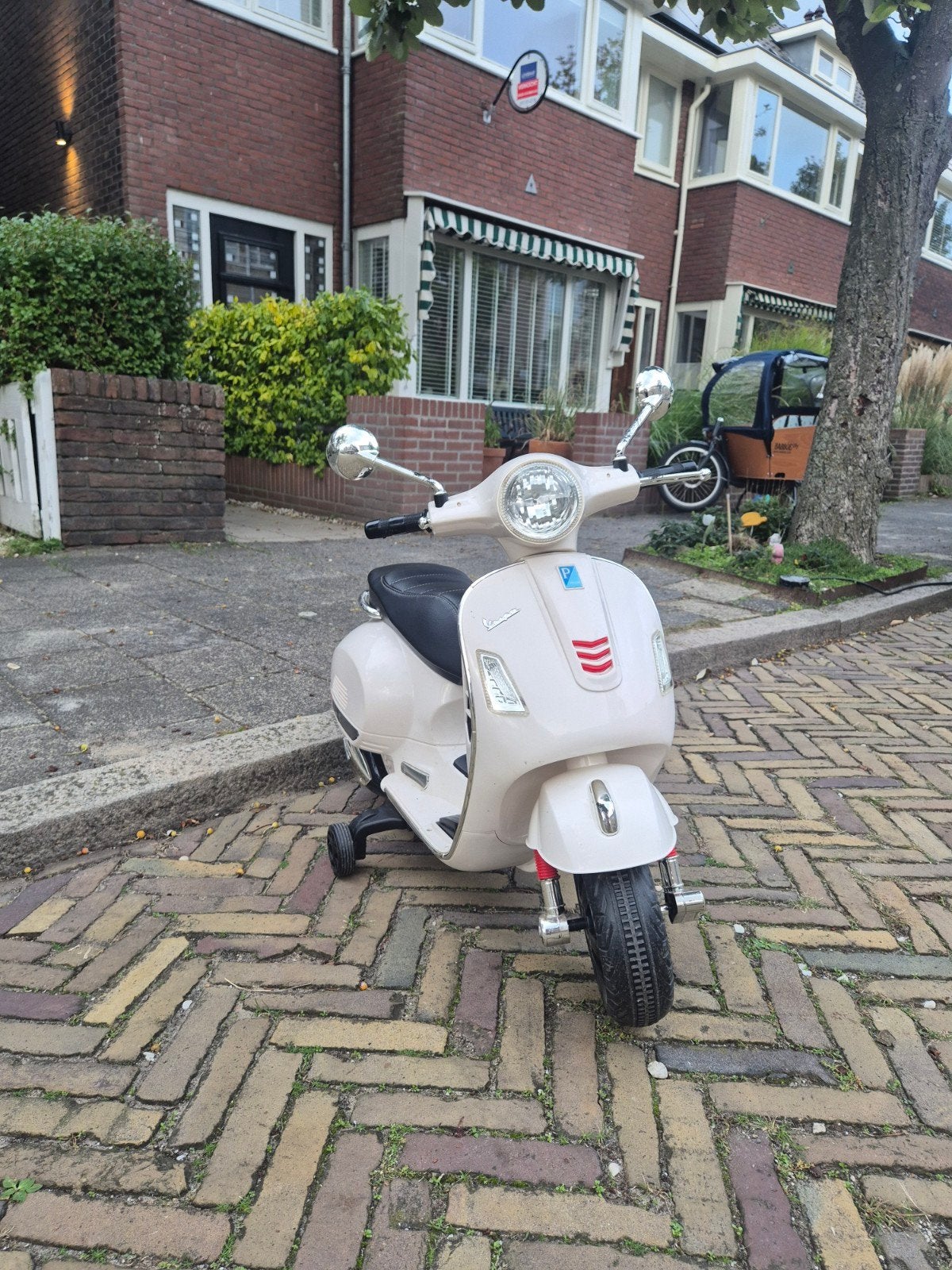 Kinder elektrische Vespa scooter, wit, Ophalen, Gebruikt